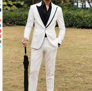 カスタムメイドの男性スーツアイボリー/ブラックワンボタンGroom Tuxedos Peak Lapel Groomsmen Wedding/Prom/Dinner Man Blazer Bridegroom 2ピース（ジャケット +パンツ +蝶ネクタイ）l648