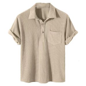 Camisas de pólo xadrez casuais de polos de polos masculinos de topo de gola de colarinho de colarinho de colarinho curto de manga curta Camisa de bolso sólido Men roupas 230428