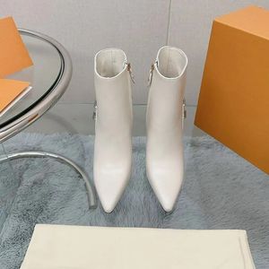 Lvity Golden di alta qualità di lusso 2023 di design in metallo con catena di stivali da donna sexy moda scarpe col tacco alto