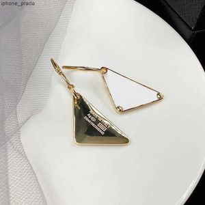 Stud 2022 Nya triangelörhängen för kvinnor Designer Fashion Ear Studs smycken gåvor