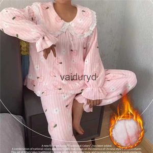 Hemkläder 2023 Kvinnor Pyjamas Set Peach Winter Fleece Velvet 2 Piece Pant Home Suit Soe Sleep Fluffy Korean Piiama Warm Night Wearvaiduryd