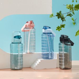 Garrafas de água 2L Sports Water Bottle com palha de grande capacidade garrafas portáteis Bike Fitness Cup Summer Summer Water Jug com marcador de tempo 230428