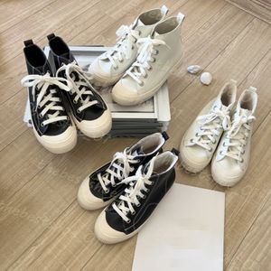 Designer casual skor kvinnor sneakers trippel svarta vita träningskor kalv läder hög kvalitet mode lyx varumärke utomhus sneakers