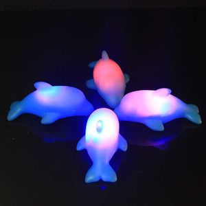 Bath Toys Dolphin Dolphin Oświetlenie LED UP Plaży Woda Świecająca pływająca zabawka dla dzieci Luminous pływające kaczki