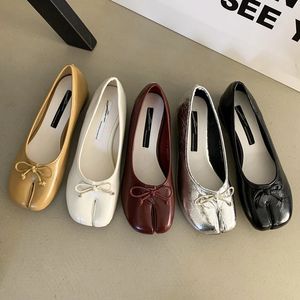 Sandalet 2023 Gümüş Bowtie Tabi Ninja Ninja Ayakkabı Kadın Düşük Topuklular Bölünme Ayak Ayak Pompaları Bayanlar Yuvarlak Yüksek Topuklu Loafers Femmes Tacones 231127