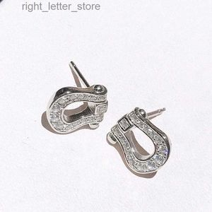 Stud Huitan Fancy U Shaped Ear Stud for Women Paved Crystal Cubic Zirconia Dainty Female Earrings Daily Wear Modern Fashion Jewelry YQ231128