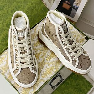 Scarpe sportive casual da donna da uomo Designer di tendenza di moda Scarpe da ginnastica casual presbiteriane con suola pesante alta Suola spessa Scarpe da uomo rinforzate di alta qualità