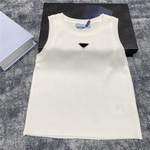 Metal Badge Tank Top Women Casual T Shirts Designer Summer Tees Soft Breathable Sports Fitness Vest Yoga Tee