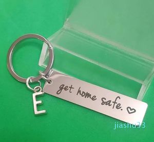 Keychains Keys Holder Valentine Par Present Personlighet Keyring Rostfritt stål Kreativa initialer Födelsedag Get Home Safe