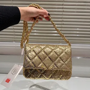 Блестящая женская дизайнерская сумка через плечо с клапаном, золотая металлическая фурнитура, стеганая кожа с ромбовидной решеткой, широкий ремешок-цепочка из мателасса, 21 см, вечерняя сумка для покупок через плечо