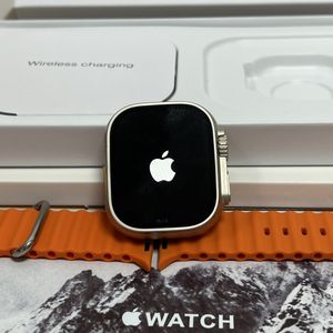 Inteligentny zegarek Apple Watch Series 8 Ultra 49 mm i przekątnej 1,99 cala w skali 1:1