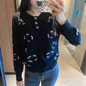 Kvinnors stickor Tees Designer Xiaoxiangfeng 23 Tidig Autumn New Long Sleeved Handduk broderad Flip Collar Sticked Polo Slim Fit and Stylish Top for Women LHGL