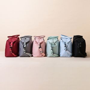 Extern rampaket mode unisex duffel väska stor kapacitet över natten med justerbar axelband avslappnad blixtlås för resemän och kvinnor 230427