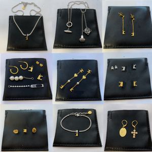 Celi med låda set lyxguld studdesigner örhänge för kvinnor hoop brev hög kvalitet båge de triomphe pärlörhängen halsband armband smycken engagemang gåvor