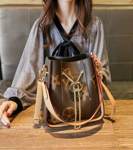 2020 Luxury Classic Top Quality Pattern Flap Chain Bag Oil Wax Real Leather Shoulder Handbag Designer Bags Crossbody5589936