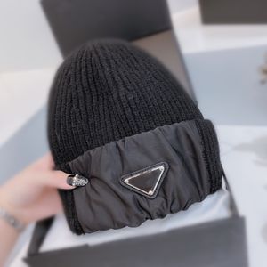 Beanie Designer Beanie luksusowa czaszka zima maska ​​ciepła kapelusz satynowy wełniany logo logo najwyższej jakości męskie i damskie okropne mody świąteczne noworoczne prezent