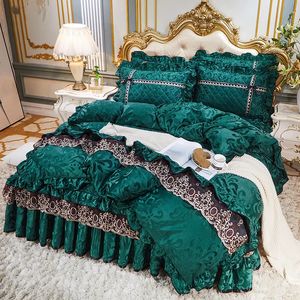 Bedkjol Europeisk stil vinter sammet förtjockar sängäcken lyxig säng kjol stil sängark spets broderi bomull quiltad madrass täcker 231129
