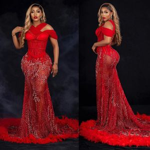 Abiti da ballo africani arabi Aso Ebi Piume rosse Lussuose perline Vedere attraverso Abito da sera Fidanzamento Spettacolo Abiti da festa di compleanno Cena con perline Abito semplice ST511