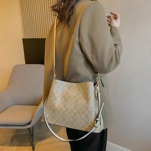 Luxury Designer Highs Quality Simple Texture Shoulder Bag Women's Bucket Bag New Fashion Cowhide Messengers väska Pendlarväska Handväska Tote Shoppingväska