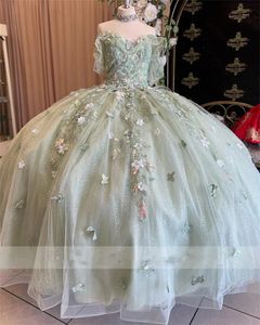 Зеленое бальное платье Quinceanera 2024 Sage с открытыми плечами, милое платье с цветочной аппликацией и кристаллами, бисером, милые 16 платьев