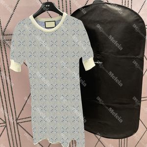 Mulheres de malha de verão vestem vestidos de manga curta para mulheres, letra de moda Jacquard Ladies Dress