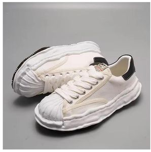 2023 أحذية أحذية أحذية أحذية أحذية أحذية أحذية أحذية أحذية أحذية أحذية للجنسين للجنون ، شكل إصبع القدم ، نساء فاخرة فاخرة Mmy Myson Mihara Yasuhiro Hank Plue Original Size 35-45