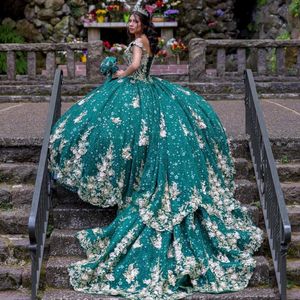 Gröna glänsande quinceanera klänningar ärmlös paljetter bollklänning från axel guld applique spets korsett vestidos para xv 15 anos