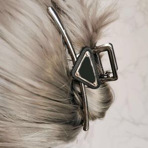 Klassiskt pannband Designers Hårklämma för kvinnor Brevspännen Lyxdesigners Hårklämma Mode Pannband Modeaccessoarer