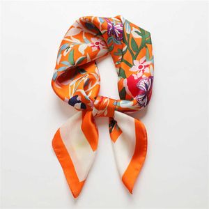 Szaliki Nowy projekt Kerchief Satyn jedwabny szalik dla kobiet Moda nadruk Mały 70 cm kwadratowe chusty na głowę opaski do włosów wstążki szarpanie głowa J230428