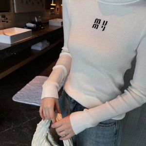 Miui Women Sweaters Knits Designer Top Base Shirt Classical Turtleneck tröja Hoodie Knit Sport Keep Warm Cardigan Look Slimmer