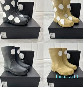 Designer-Winterschuhe, Damen-Stiefel mit Absatz, kniehohe Stiefel, Plateau-Luxus-Regenstiefel, Schaffell, dicke Sohle, Markengummi, Schwarz, Größe EUR