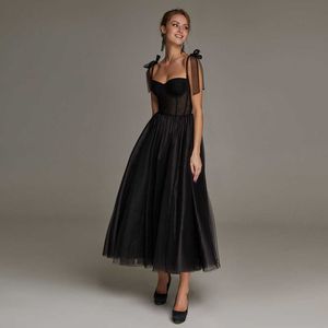 Vestidos de festa elegante com comprimento de chá preto vestido de noite tiras de espaguete