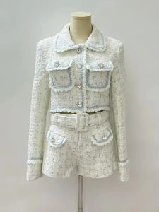 여성의 2 피스 바지 2023 가을 겨울 Y2K 스타일 하트 모양 버튼 트위드 짧은 코트 재킷 하이 허리 반바지 정장 여성 세트 231129