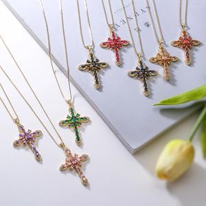 Hänghalsband högkvalitativa kors för kvinnor flickor bling kubiska zirkoniumtillbehör Lucky Party Semester smycken
