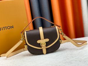 2024 Zweifarbige Elegance-Umhängetasche – Schicker Designer-Stil mit luxuriöser goldfarbener Hardware. Umhängetasche in Spiegelqualität. Stilvolle Canvas-Gürtel-Crossbody-Tasche 46740