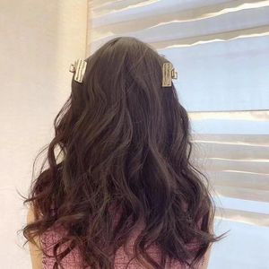 ヘアクリップの到着レトロな帽子革の素材ジルコンパールデコレーションヘアウェアと女性用のヘアウェア