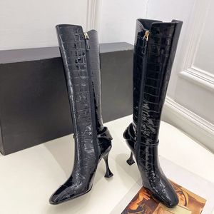 Luxurys Womens nee Boots Designer Patent Leather Stileetto Heels 9cm with Zipper Knight Leisure Shoeクラシックレトロブラックカジュアルシューズ付きモーターサイクルブーツ付き