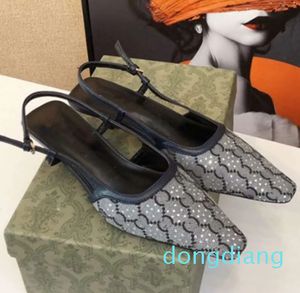Ayakkabı Tasarımcısı Dantel Glitter Rhinestones Kadın Pompalar Kristal Bowknot saten sandaletler Yaz Şeffaf Ayakkabı Yüksek Topuklu Parti Balo Moda