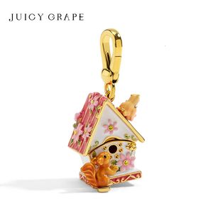 Chokers JUICY GRAPE Pendant Necklace Sweater Chain Squirrel Keychain Charms 18K Gold Plated Birthday and Christmas Gift 231129