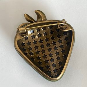 Design Brosch Pins Designer Brosches för kvinnors varumärkesbokstav Kopparsmycken Fashion 18K Guldpläterad silverpläterad kvinnors Menskläder Tillbehör