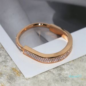 Bracciale rigido con chiusura di design in acciaio al titanio, argento, oro rosa, senza cristalli, per gioielli da donna con sacchetto di velluto con scatola regalo per feste