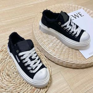 2023 designers utomhus män låga casual skor tränare styrkor skateboard en unisex hr stickad euro sänds höga kvinnor alla vita svarta vete som går springande sport sneakers6