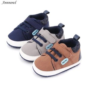 Första Walkers Brand Born Baby Tenis spädbarn mjuk sula sneakers skor för 1 år gammal pojke skor småbarn tränare dollklänning gåvor 231128
