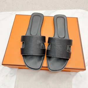 디자이너 샌들 여자 슬리퍼 2023 새로운 패션 클래식 클래식 캔버스 타셀 플랫 슬라이드 바닥 여름 야외 고급 게으른 게으른 1 발 등자 캐주얼 해변 신발 35-42