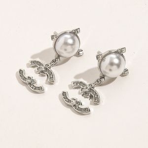 Charme Pearl Dangle Brincos Design para mulheres Estudos Brincos Luxury Family Gifts Love Jeia Brincos Novos Designer