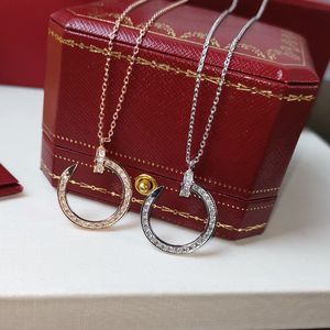 2024Luxurys designer necklace woman delicate diamond studs necklace alloy material trendy vintage personalized pendant jewelry necklace2024