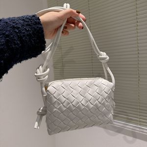 Loop Camera Bags for Women Woven Small Bag Brand Plaid Designer Bag Mini Cloud Hobo Handväska mode läder axel messenger väskor designer kvinna stickning handväska