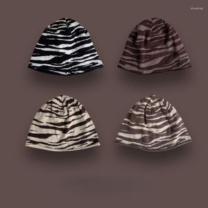 Basker koreanska ins zebra mönster pullover hatt kvinnlig höst och vinter gata hiphop stickad har utomhus fritid varm skalle beanie cap