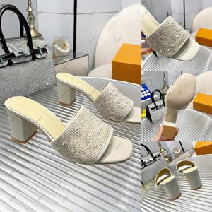 Lyxdesigner High Chunky häl Kvinnor Sandaler Stickat broderi Logo Top Quality Fashion Casual High Heel Sandals tofflor 35-43