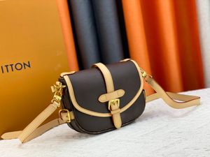 2024 Двухцветная сумка для плеча элегантности-шикарный дизайнерский стиль с роскошным золотым тоном оборудования для зеркала качество плеча Стильное холст.